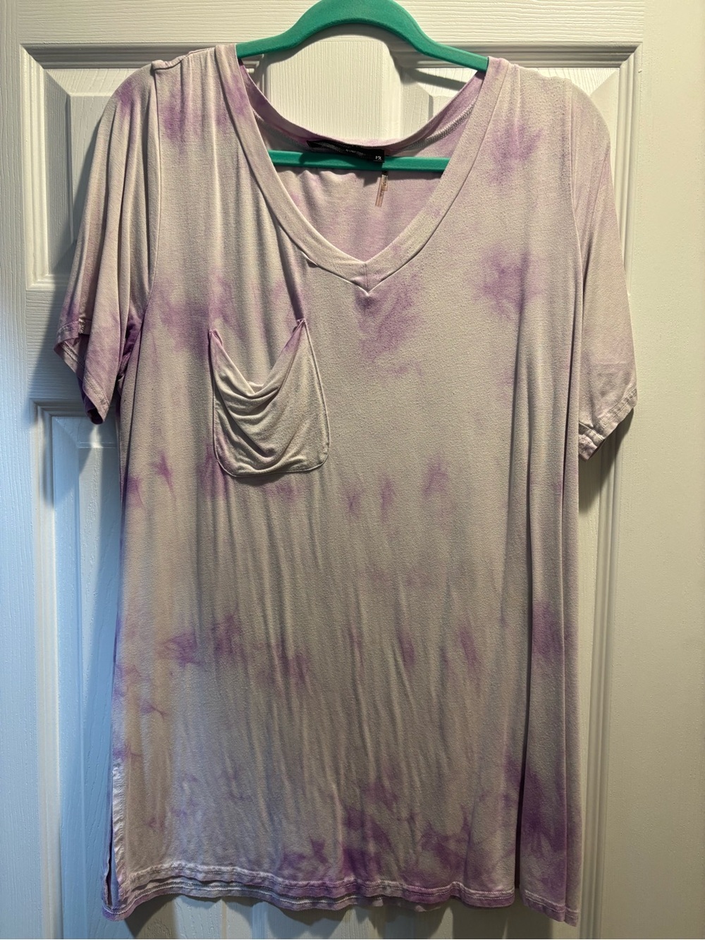 Women's Lavender Tie-Dye V-Neck Pocket Tee